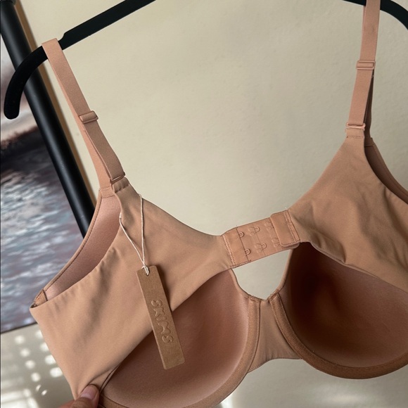 Skims Fits Everybody T-shirt Demi Bra Ochre Size 40D NWT - Picture 5 of 6